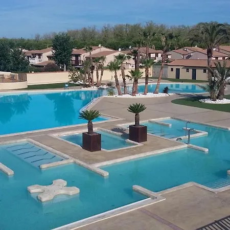 Villa Domaine De Vacances: Beachside With Pool And Wi-fi
