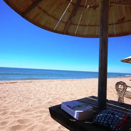Domaine De Vacances: Beachside With Pool And Wi-fi