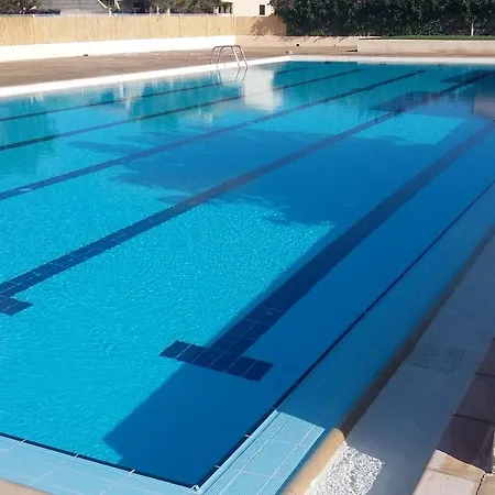 Domaine De Vacances: Beachside With Pool And Wi-fi Villa