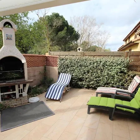 Domaine De Vacances: Beachside With Pool And Wi-fi Villa