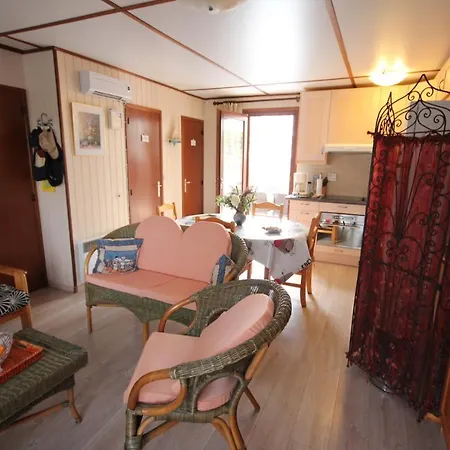Domaine De Vacances: Beachside With Pool And Wi-fi * Portiragnes