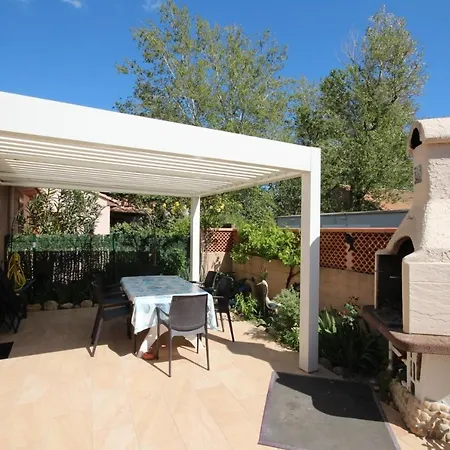 Villa Domaine De Vacances: Beachside With Pool And Wi-fi *