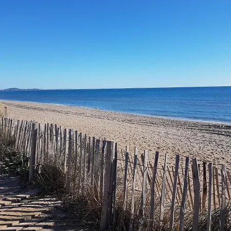 Domaine De Vacances: Beachside With Pool And Wi-fi Villa